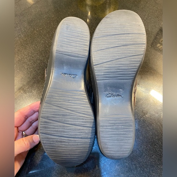 Clarks women’s Size 8.5 shoes/clogs, Comfort Collection. - Picture 9 of 11